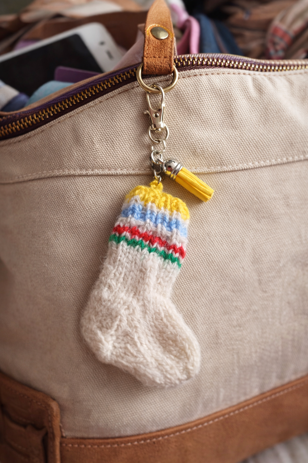 Bag clip with tassel